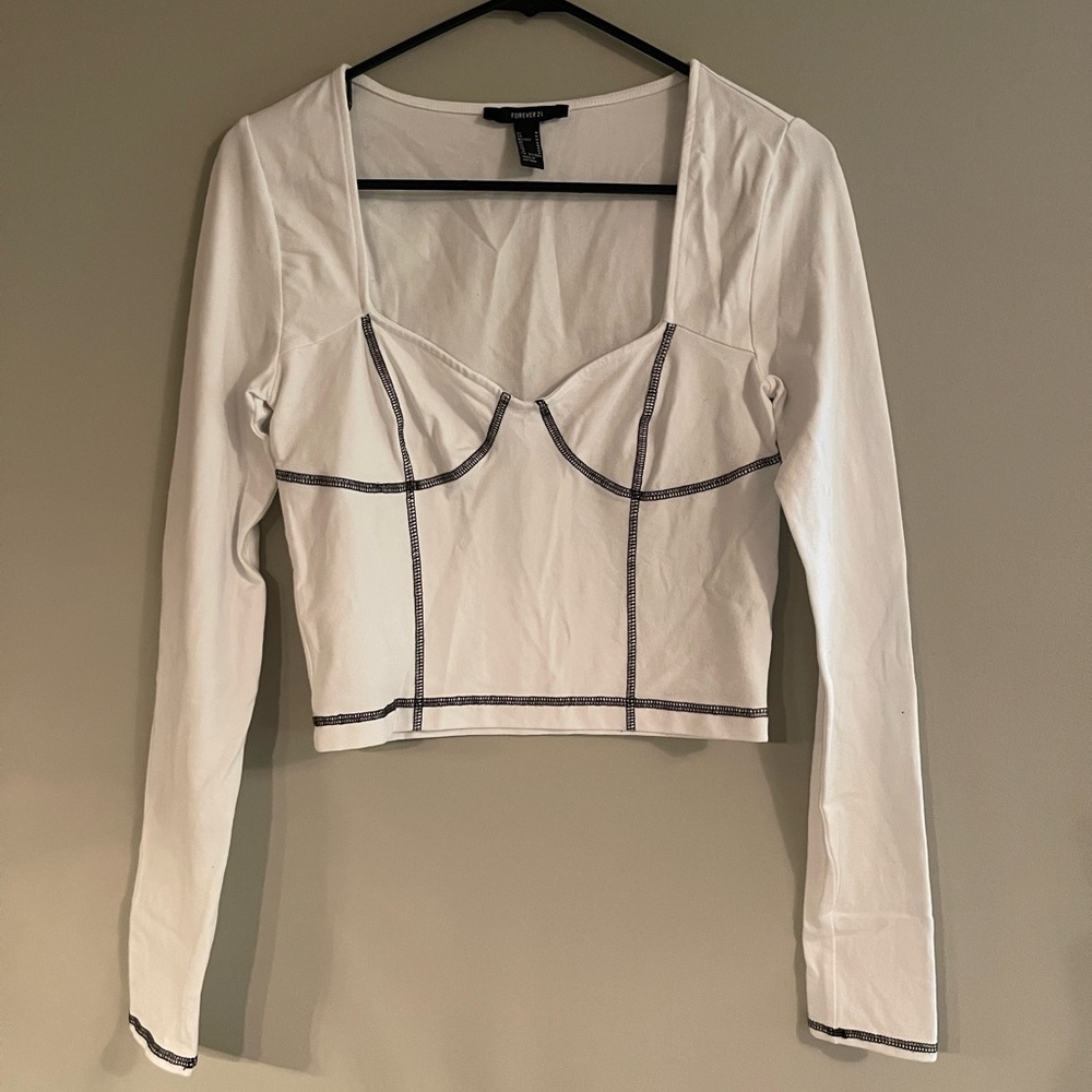 White top with Silhouette Stichting